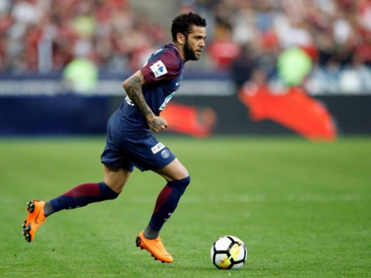 Dani Alves deja el PSG luego de dos temporadas con el club  
