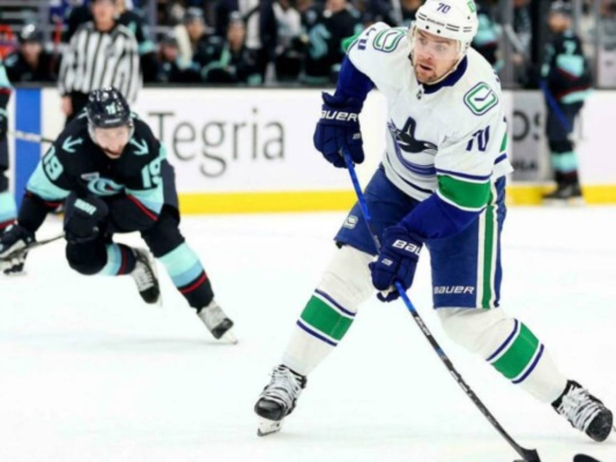 Empleado de equipo de NHL agradece a espectadora que lo alertó sobre su enfermedad