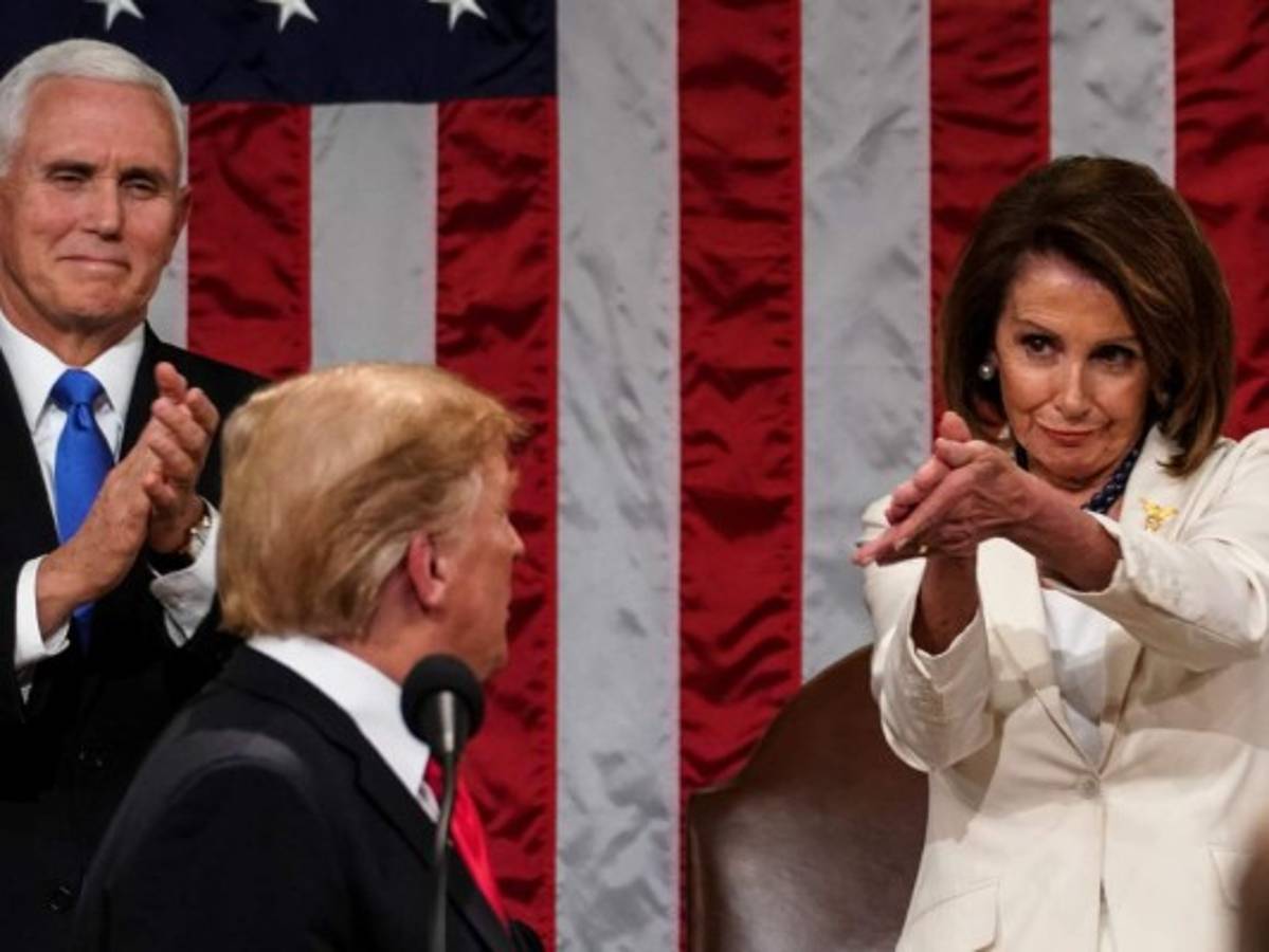 El sarcástico aplauso de Nancy Pelosi a Trump durante el discurso del Estado de la Unión