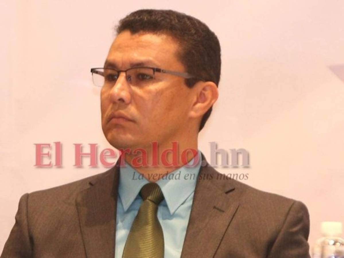 Para Ebal Díaz todo tiene un trasfondo político. Foto: Johny Magallanes/ EL HERALDO