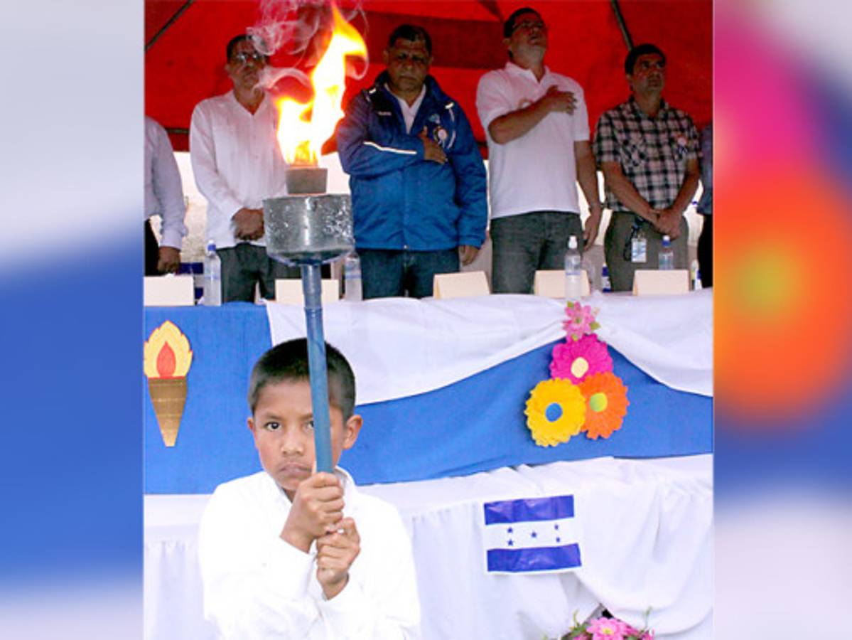 Honduras entrega Antorcha Centroamericana a Nicaragua