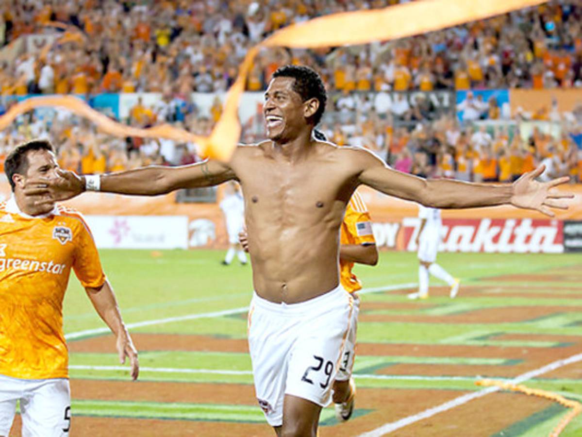 El futuro de Carlo Costly está en manos del Atlas