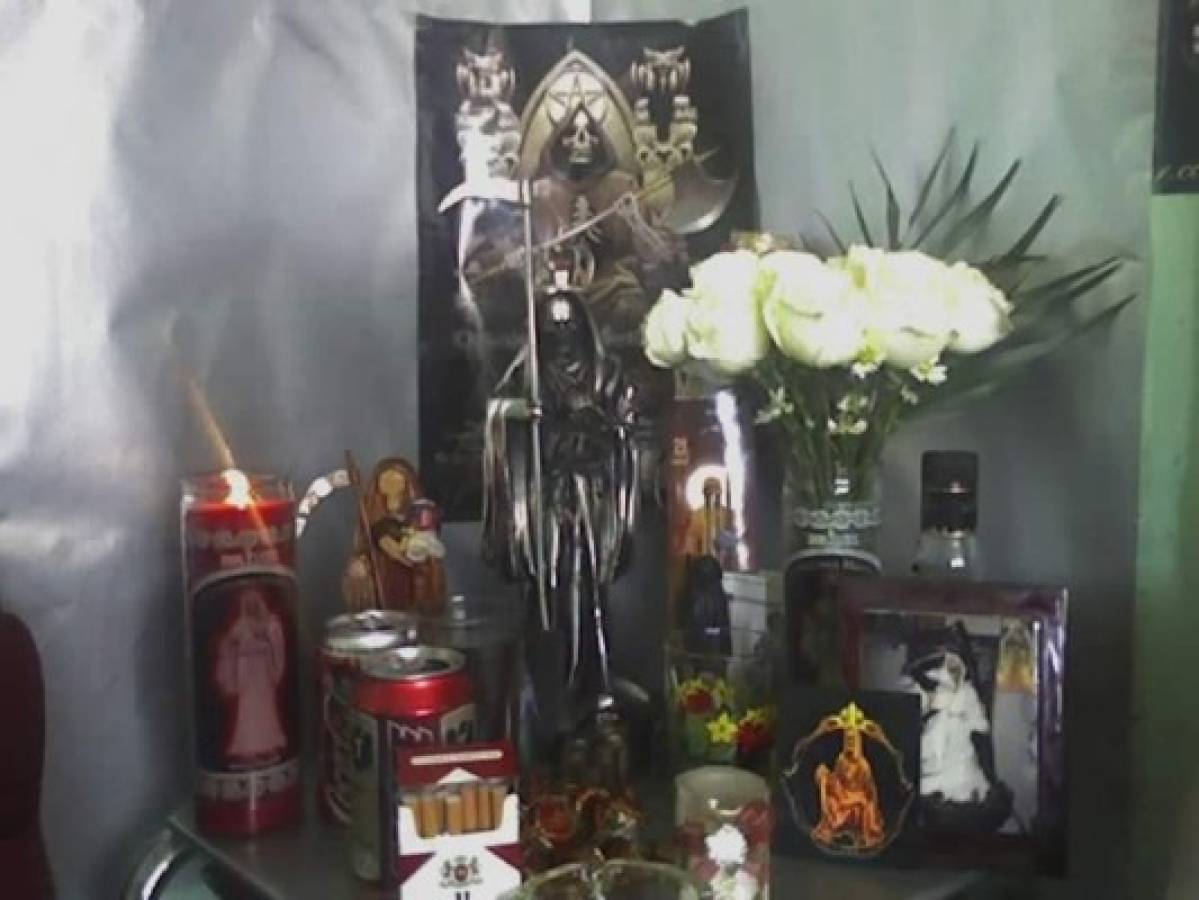 Mareros de El Salvador le rezan a la santa muerte y practican magia negra