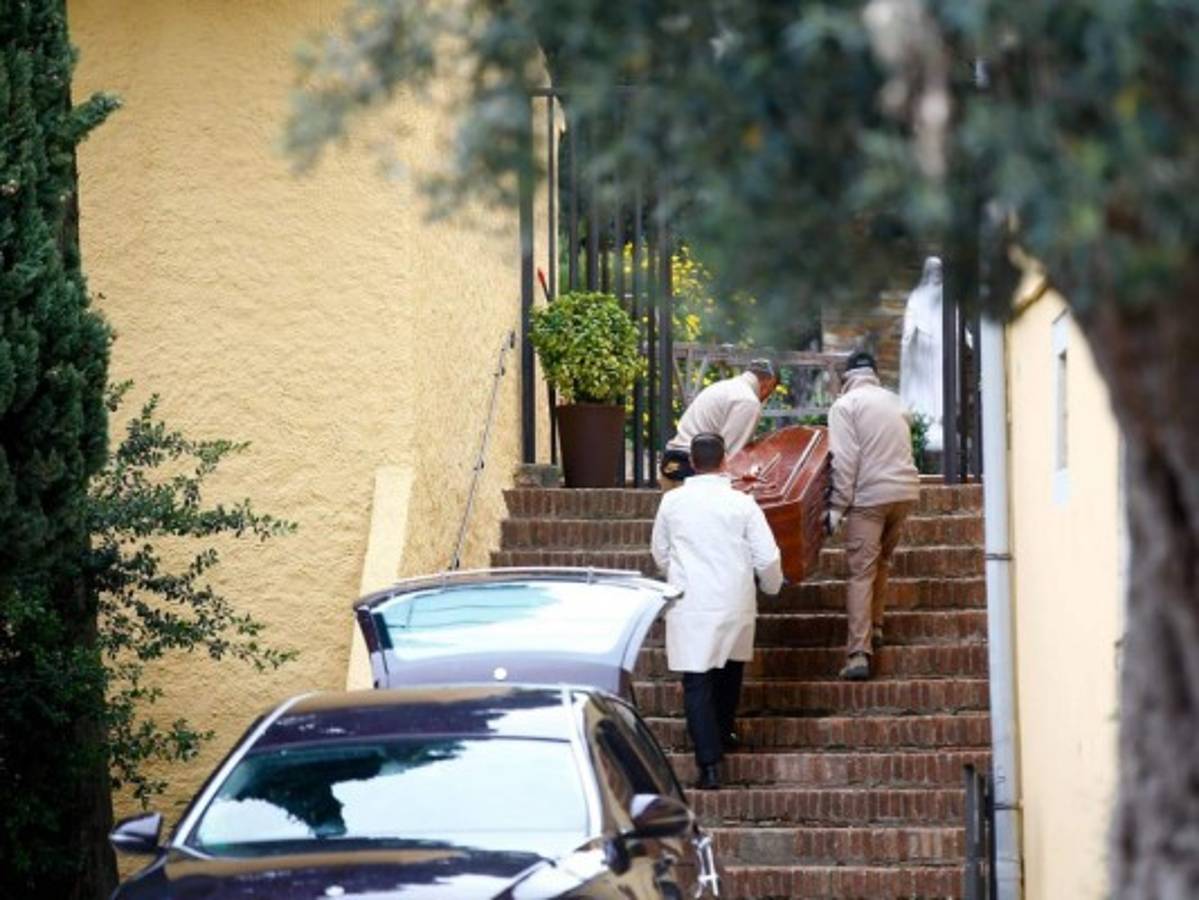 Récord de decesos en Italia, el país espera con angustia que llegue el pico