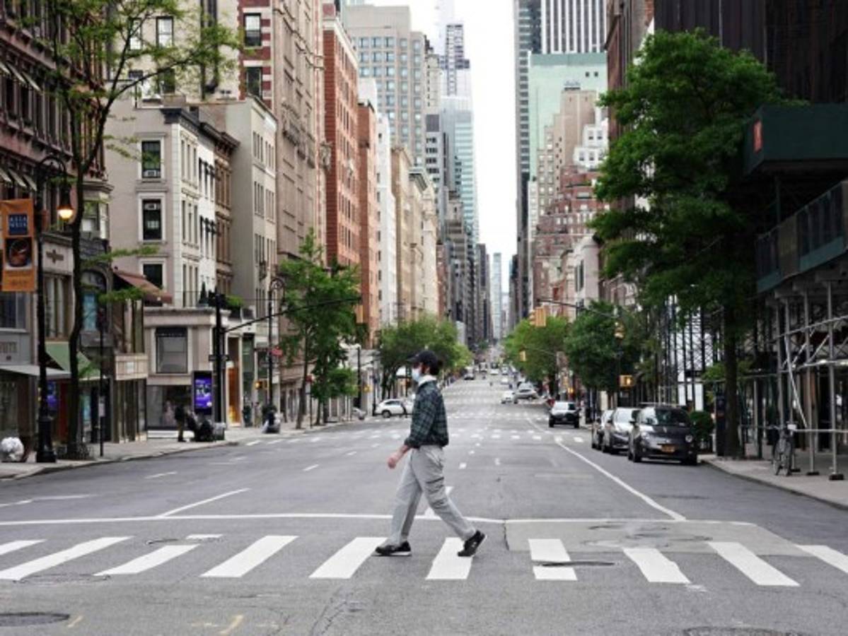 Secretario del Tesoro advierte de 'riesgo de daños permanentes' sobre economía