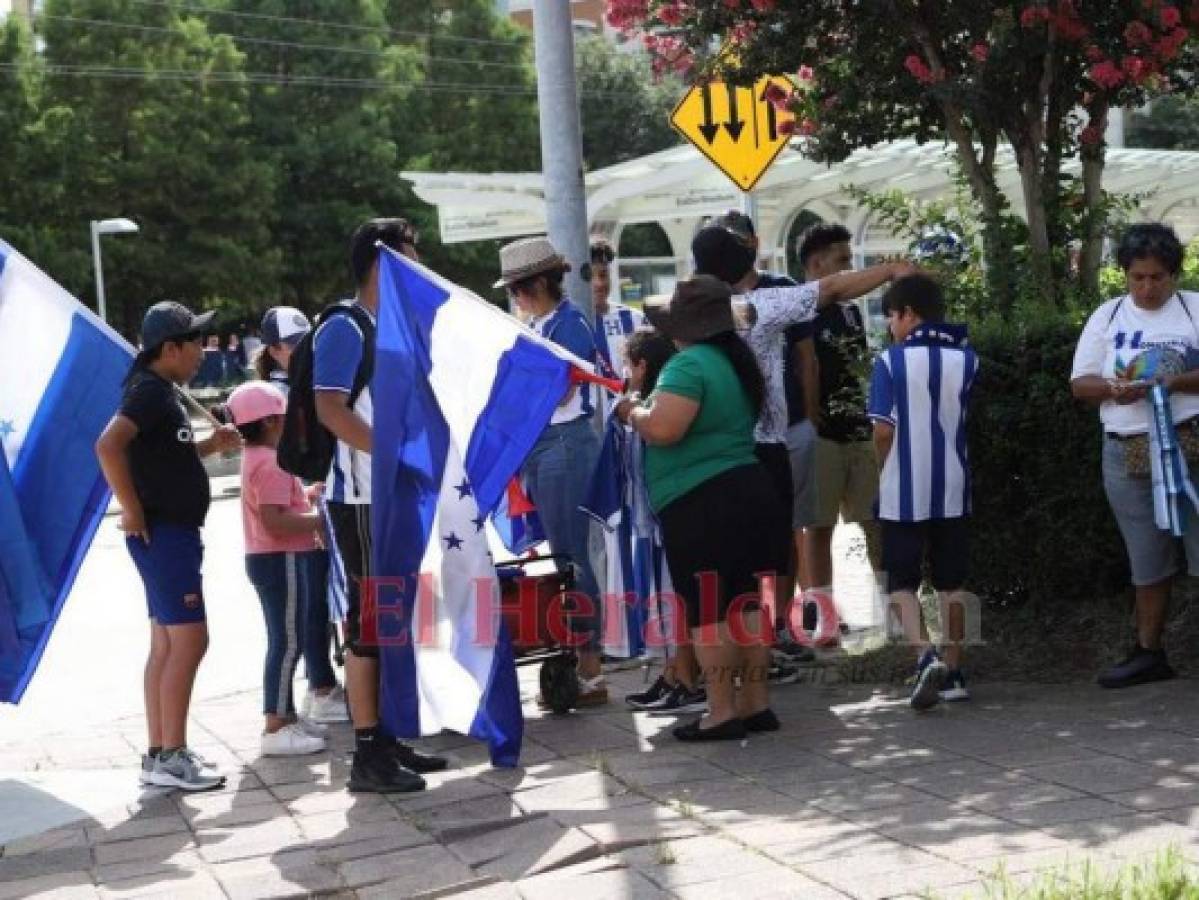 Casi 90 mil lempiras pagó familia para presenciar duelo Honduras-Panamá en Houston  