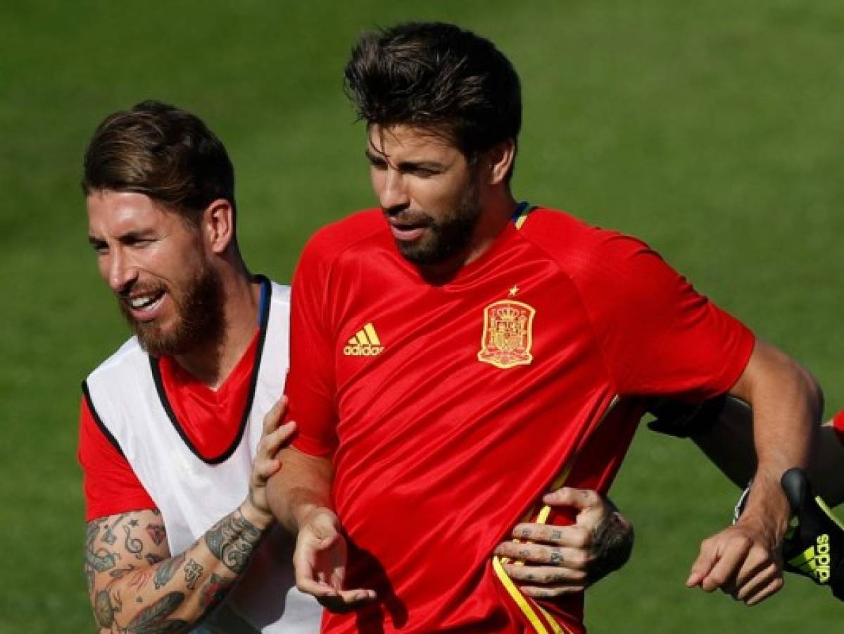 Piqué y Ramos hacen las paces en la selección española