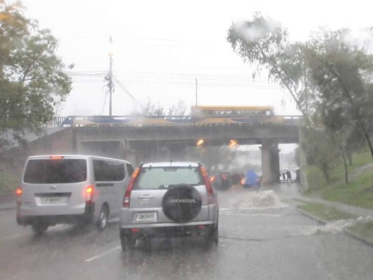 Buscan coordinar las atenciones de daños por lluvias en la capital de Honduras