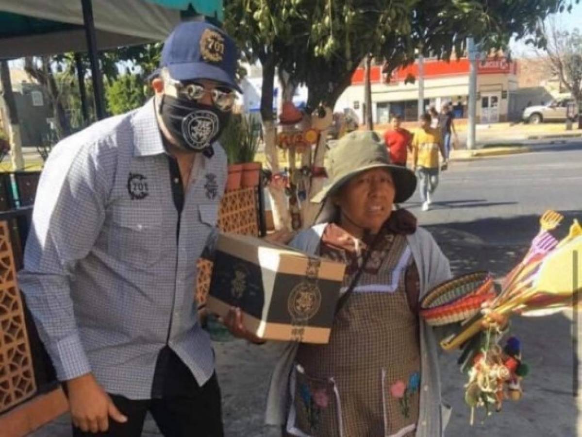 Hija de 'El Chapo' Guzmán reparte cajas con comida durante cuarentena
