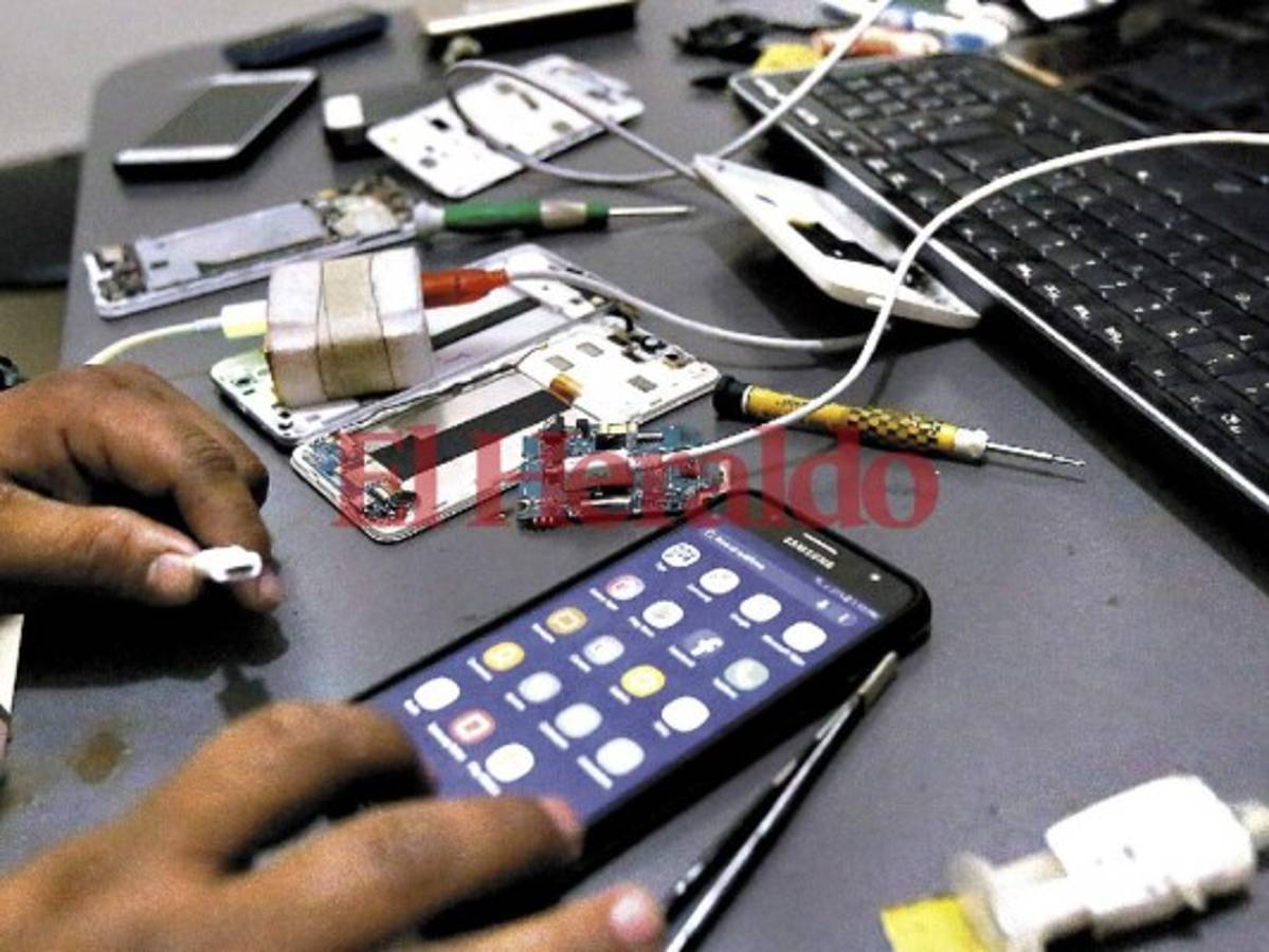 Con las cajas liberadoras certifican y 'parchan” IMEI de celulares en la capital de Honduras