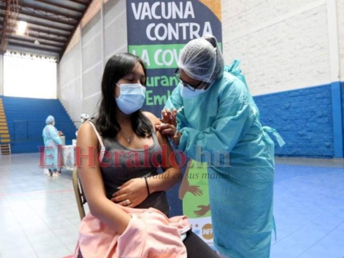 Solo 3 mil embarazadas se han vacunado contra covid-19 en la capital