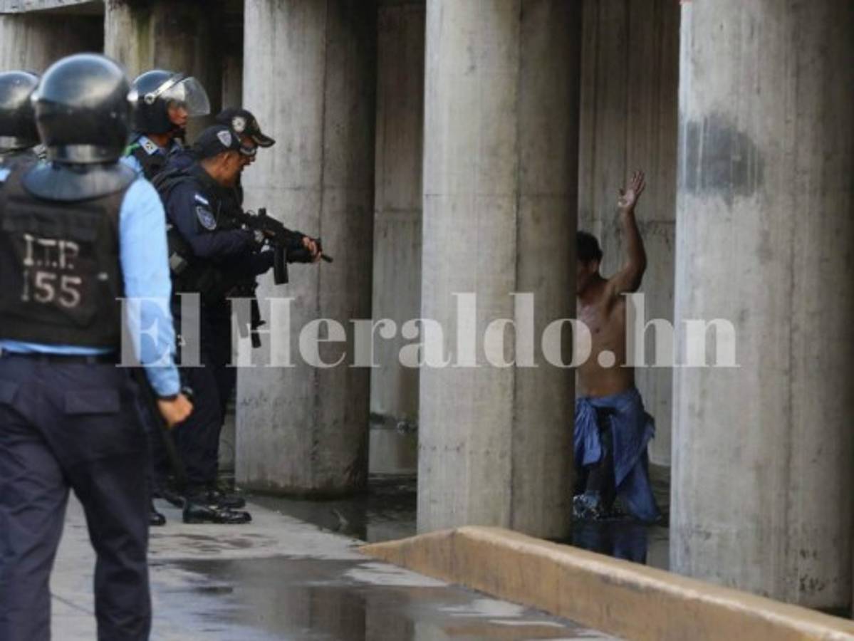 Heridos y detenidos deja enfrentamiento de barras en el clásico Olimpia vs Motagua en el Nacional de Tegucigalpa