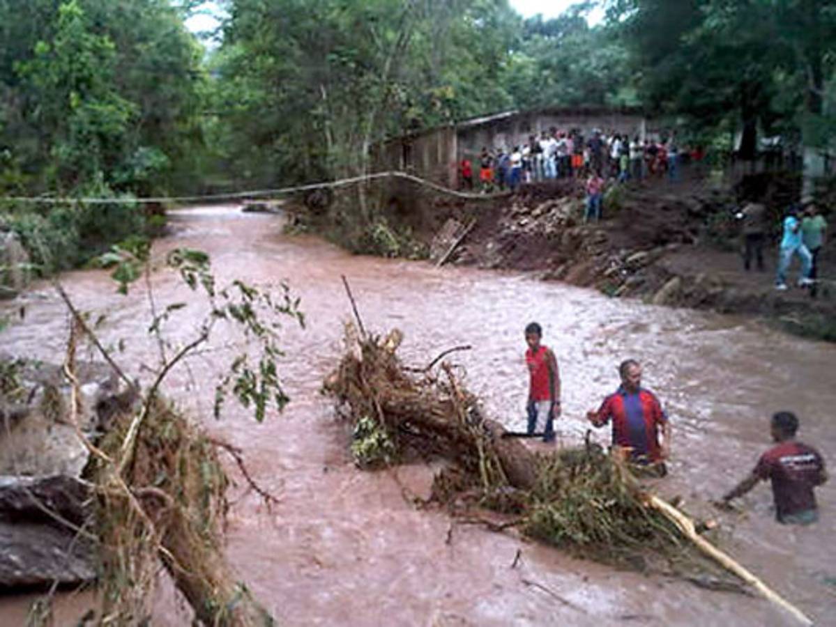 Pobladores incomunicados por lluvias en el occidente de Honduras