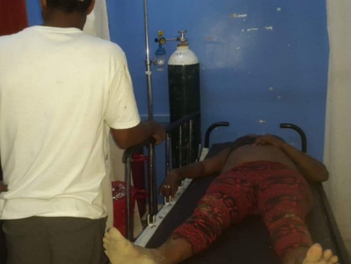 Pareja de misquitos se atacan a puñaladas por 50 lempiras en Roatán