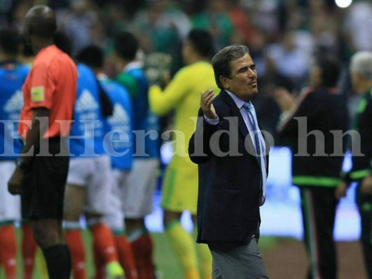 Jorge Luis Pinto niega intención de renunciar a su cargo como director técnico de Honduras