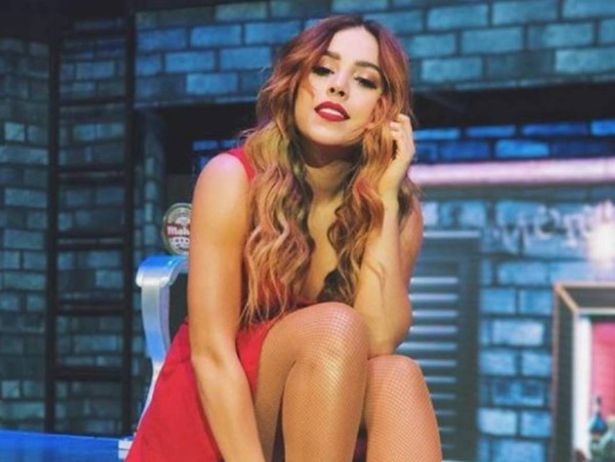 Sexy atuendo deportivo deja al descubierto las tonificadas piernas de Danna Paola