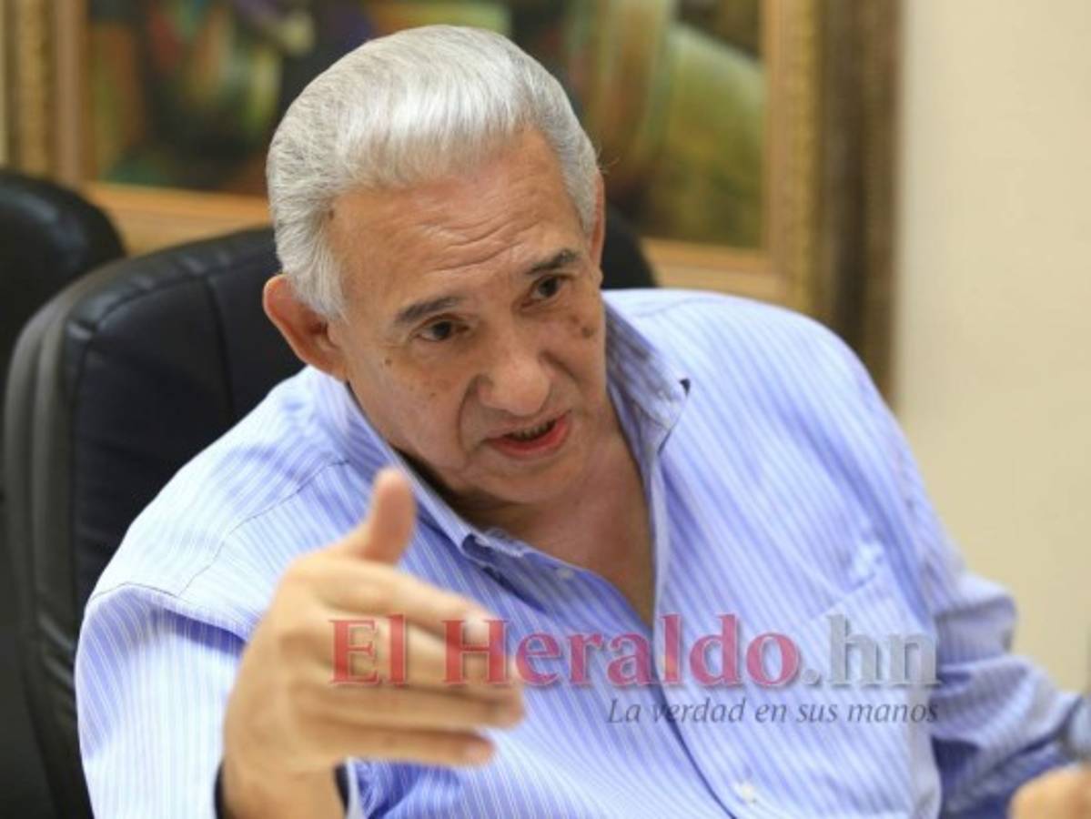 Analista Olban Valladares: Se tiene que pensar con el cerebro y no con el hígado