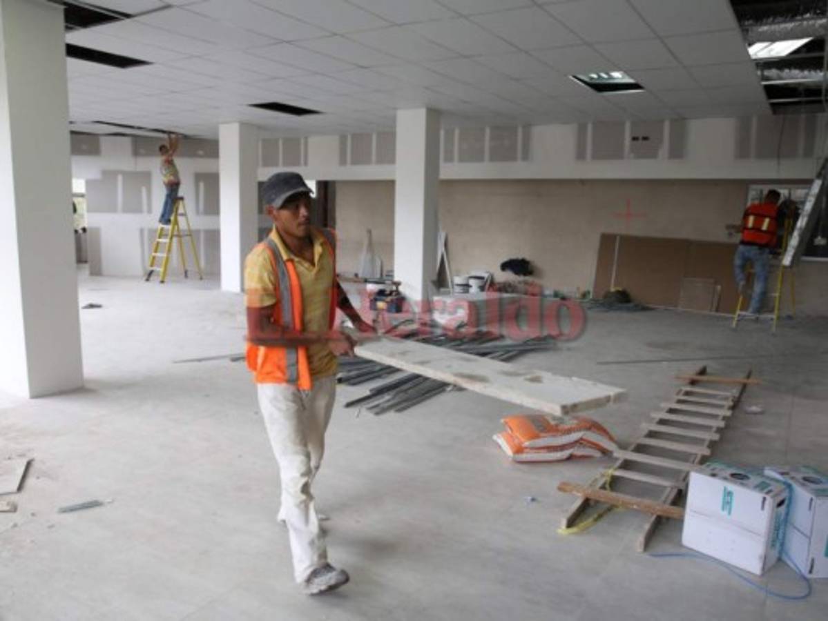 Abarrotadas las farmacias del IHSS debido a remodelaciones