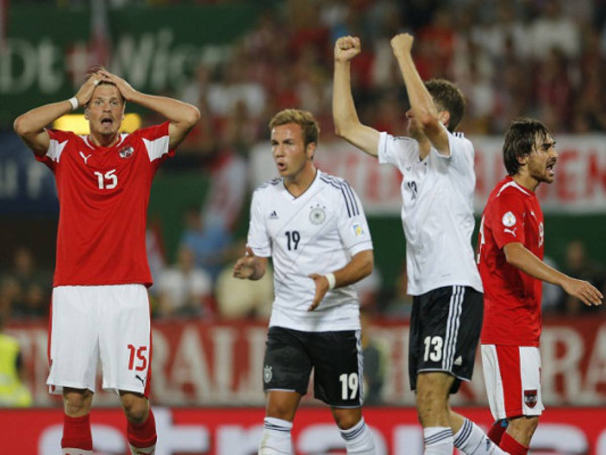 España, Alemania e Italia ganan sin brillo, Inglaterra empata en casa