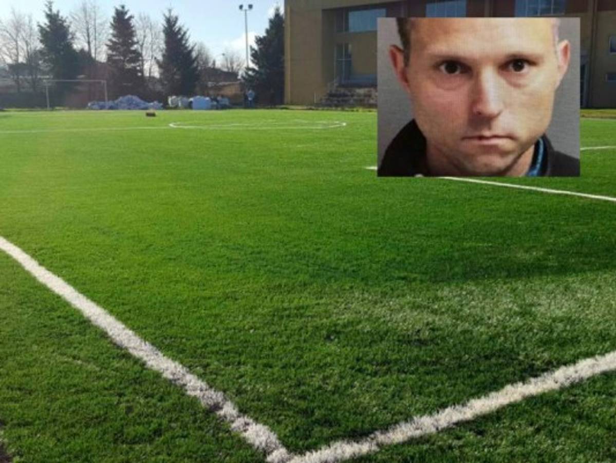 Director hacía 'sus necesidades' en campo de fútbol de su escuela