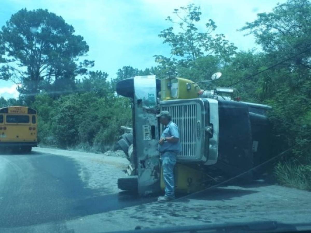 Honduras: Conductor de rastra pierde el control y deja varios heridos en la carretera al oriente