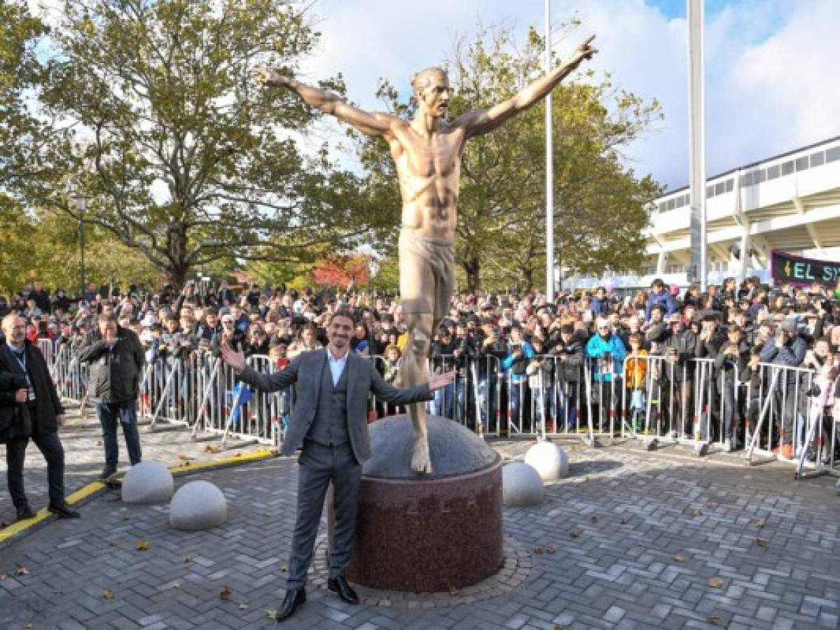 Sweden's biggest football star, Los Angeles Galaxy's forward Zlatan Ibrahimovic poses next to the 2,7 m bronze statue of him, after the unveiling ceremony on October 8, 2019 near the stadium where he made his professional debut in his hometown of Malmo in southern Sweden. (Photo by Johan NILSSON / TT News Agency / AFP) / Sweden OUT