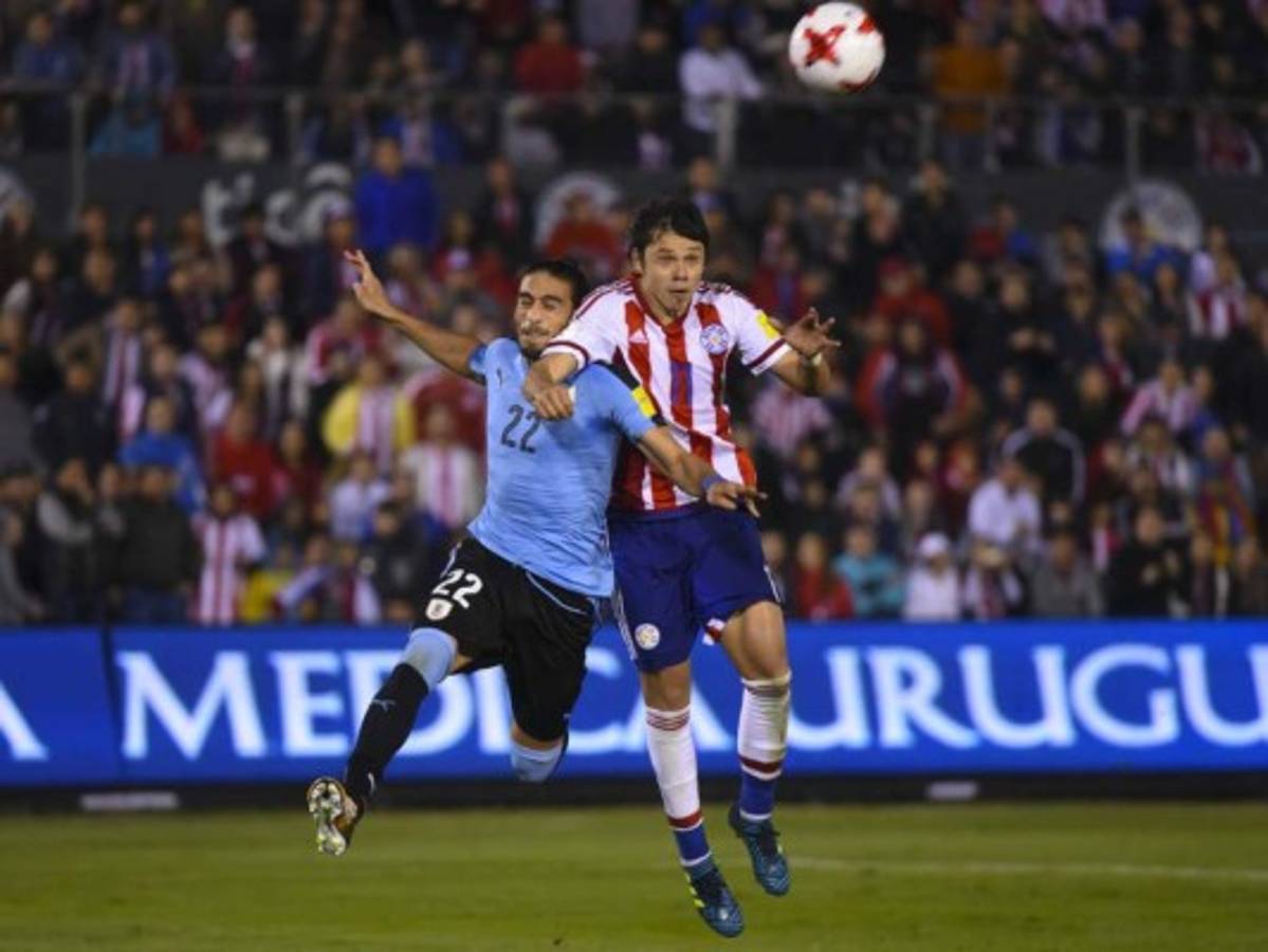 Uruguay vence a Paraguay de visita 2-1 y da un paso gigante a Rusia-2018