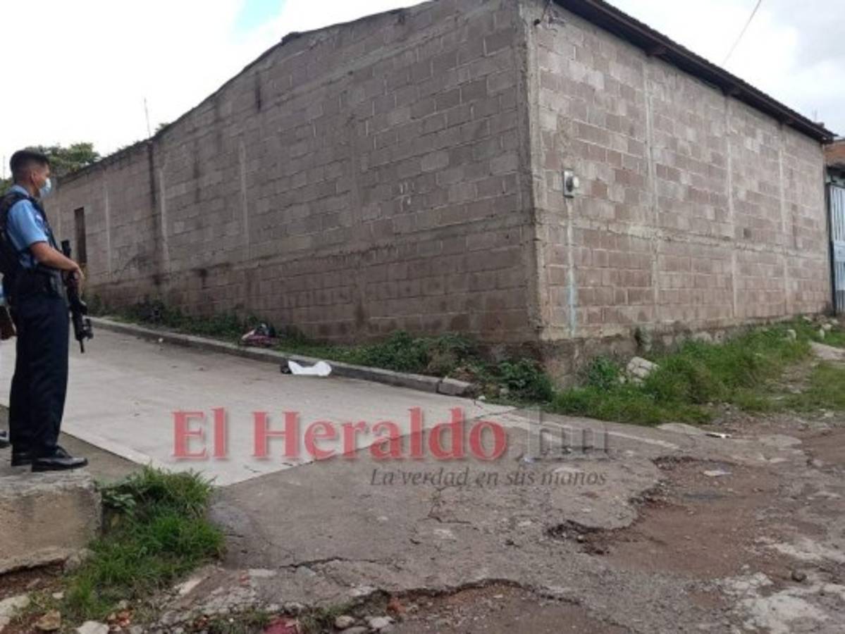 Sobre esta calle fue dejado el feto a tempranas horas de este miércoles. Foto: Estalin Irías/ EL HERALDO