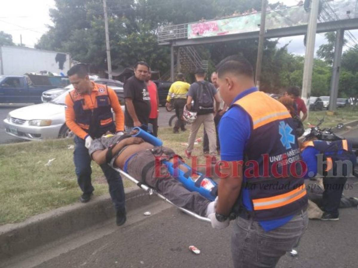 Hombre resulta herido tras ser atropellado por motociclista en el anillo periférico de la capital