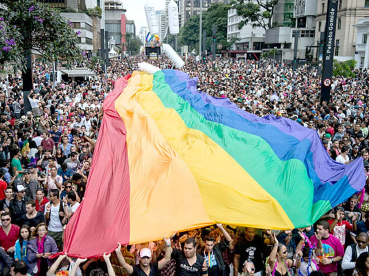 Sao Paulo monta fiesta con nuevo desfile del Orgullo Gay