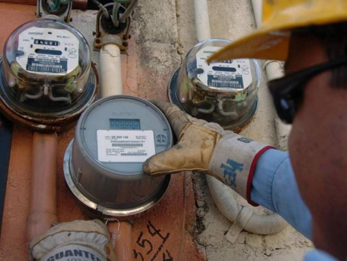 La CREE aprueba mantener el costo de tarifas eléctricas