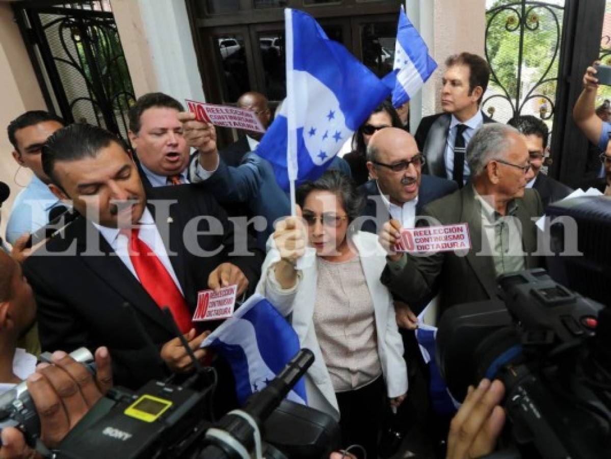 Honduras: Oposición política acude a Casa Presidencial para entregar documento a JOH