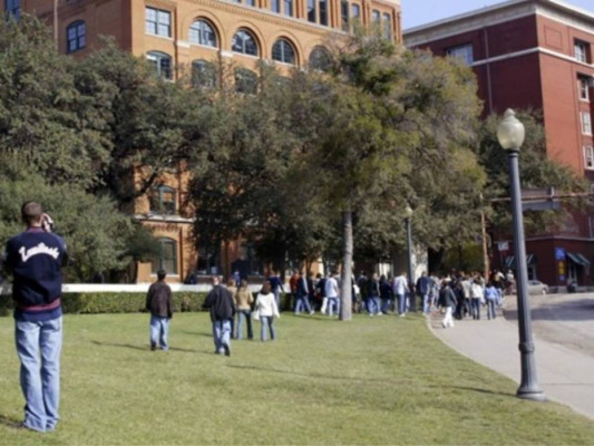 Texas busca colocar más guardias armados en las escuelas