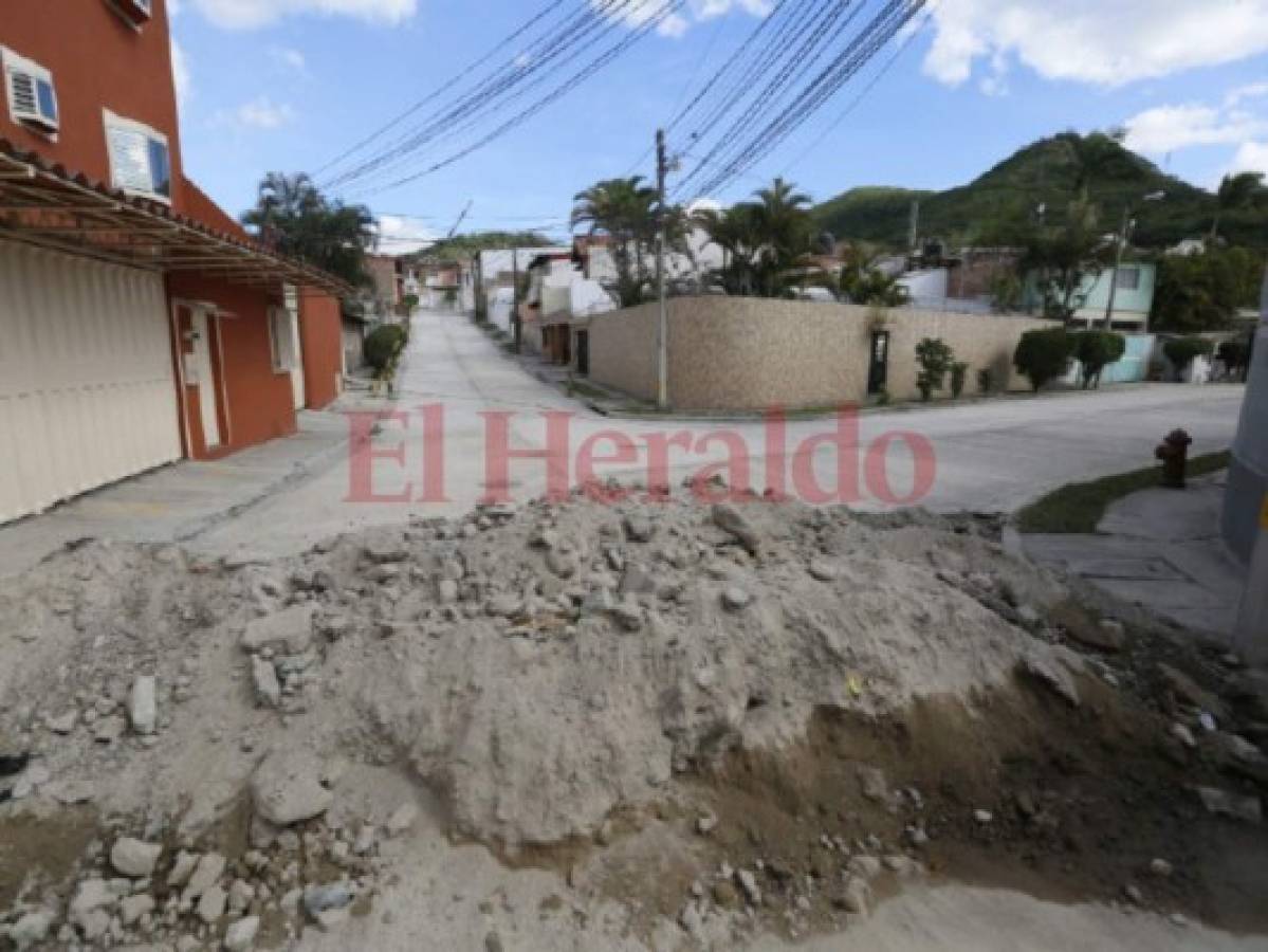 Ninguna entidad investiga la doble reparación de calle en la colonia Loarque de la capital