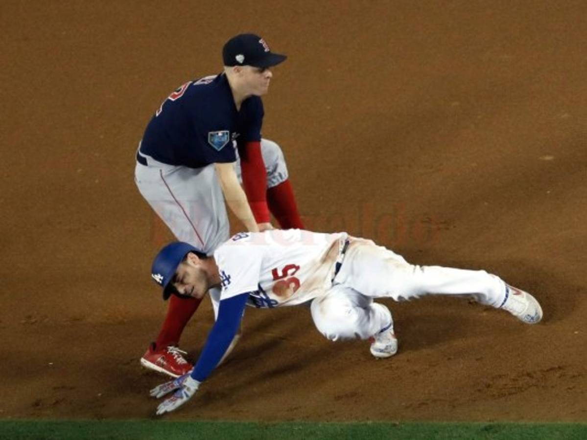Dodgers ganan y recortan distancias en Serie Mundial