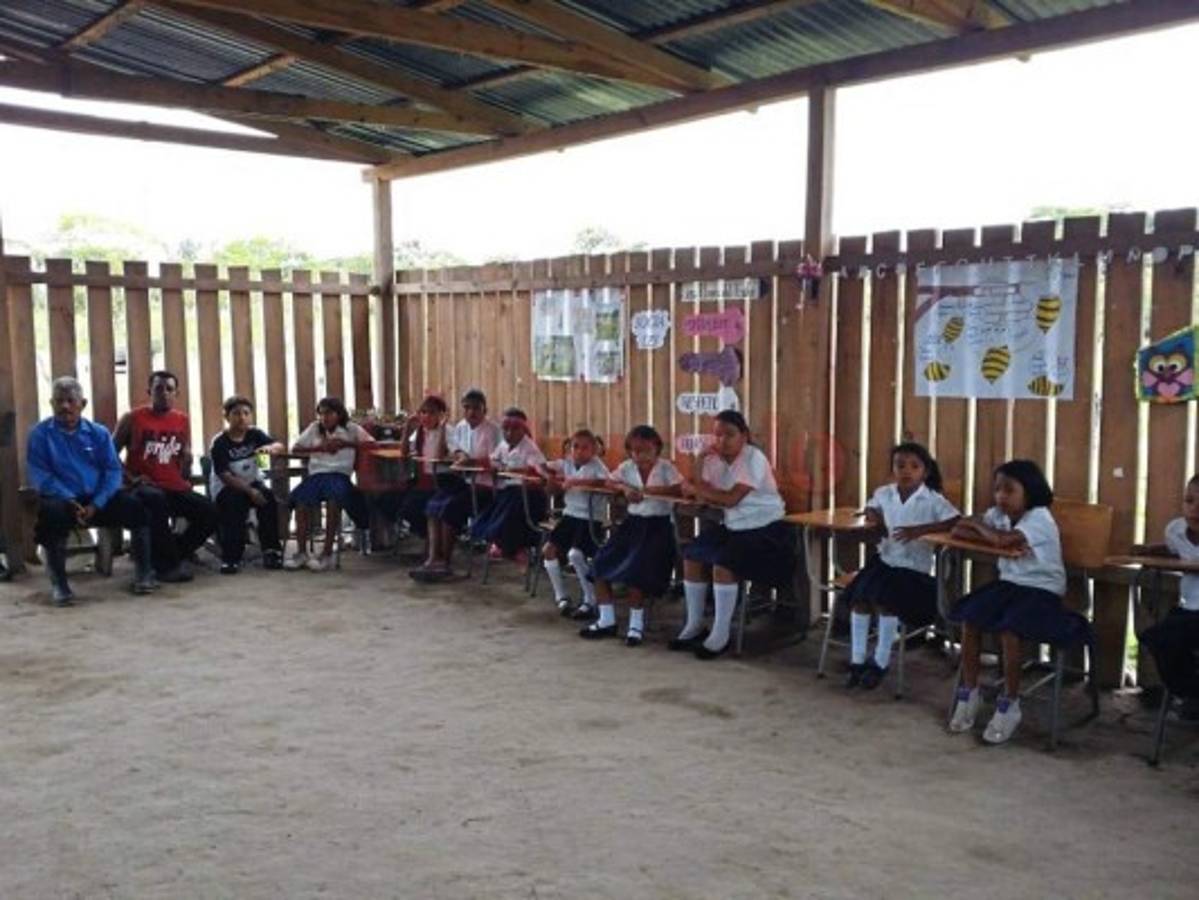 Más de 500 centros educativos reflejan el abandono del Estado