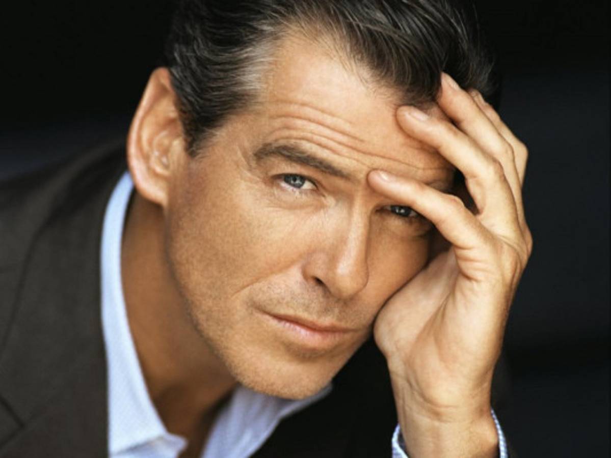 El galán Pierce Brosnan regresa con The November Men