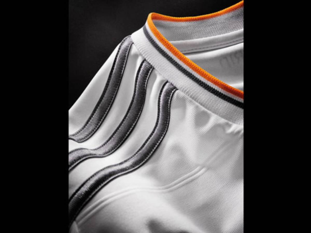 Fotos y video: La nueva camisa del Real Madrid