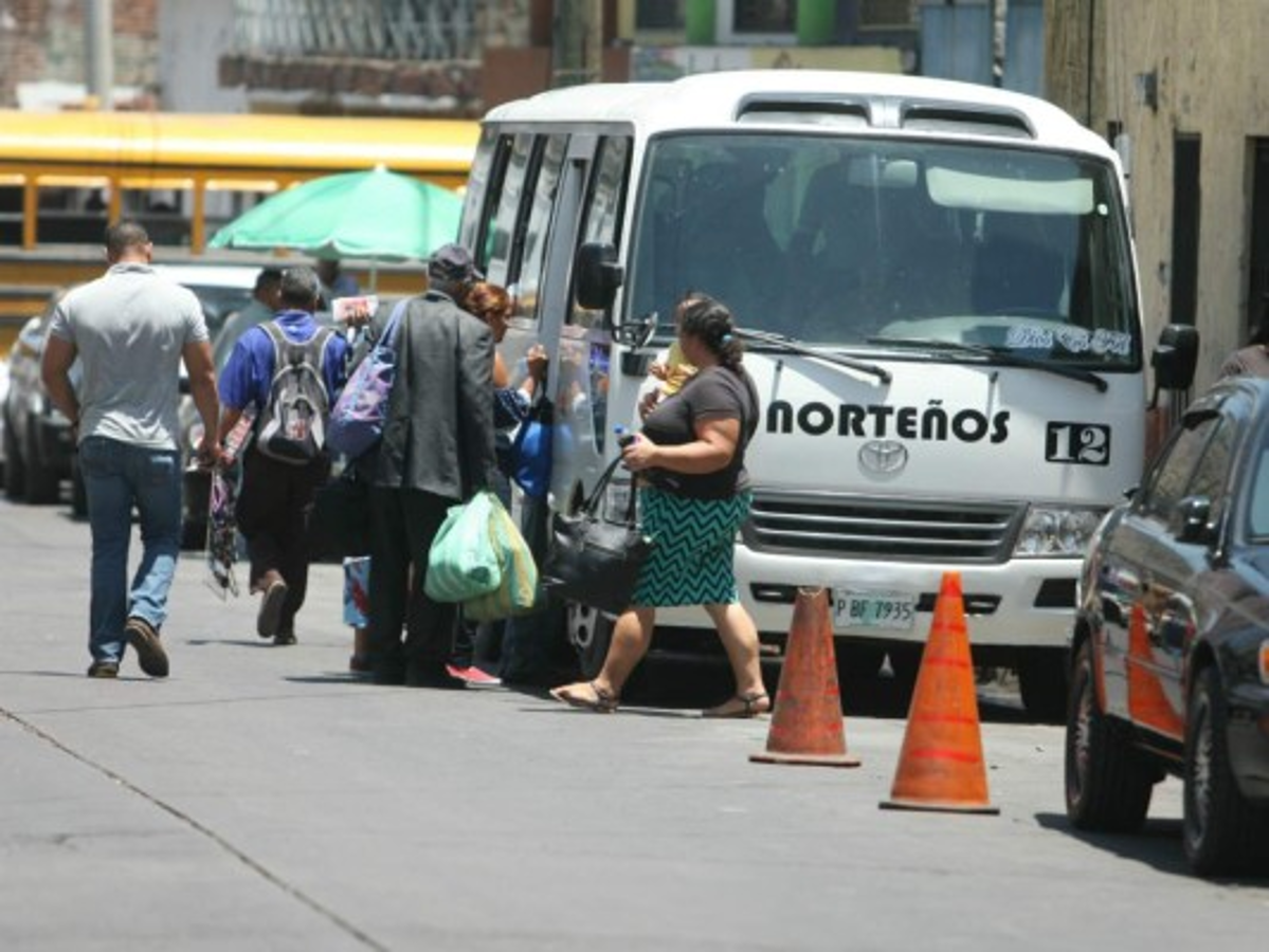 Unos 10,000 pasajeros por día esperan en terminales de la capital de Honduras
