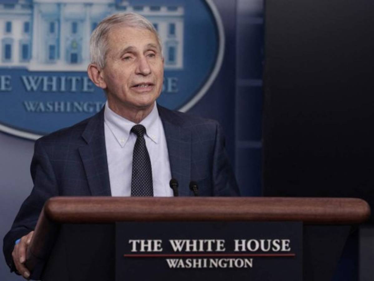 Primeros indicios sobre la gravedad de ómicron son 'alentadores', según Fauci