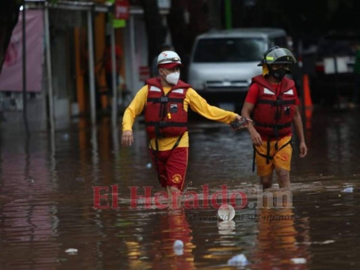 Emiten alerta en 11 departamentos de Honduras por llegada de tormenta Eta