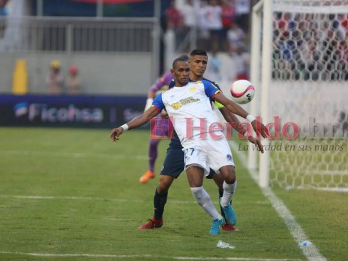 Jerry Bengtson sobre penal fallido: 'La tiré suave, le pegué mal y por ahí la adivinó muy bien Rouger'