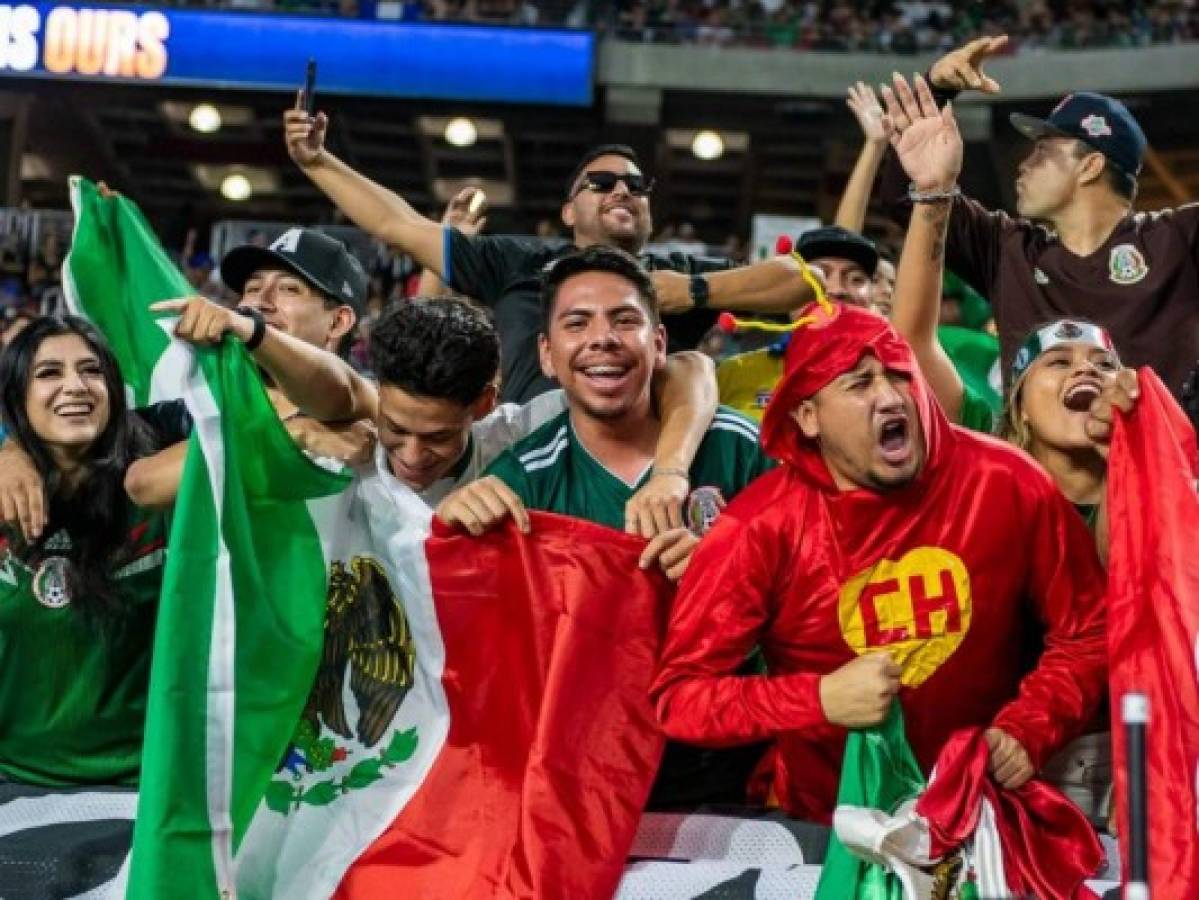 'Chespirito', 'charros' y 'luchadores enmascarados' celebran los goles de México