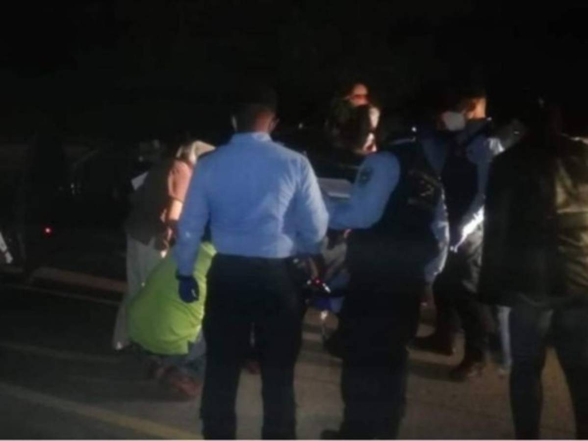 Dentro de un vehículo hallan muerta a una mujer en San Pedro Sula