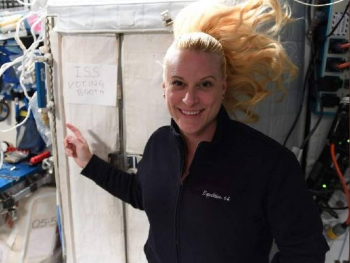 Astronauta Kate Rubins vota para las elecciones de EEUU desde el espacio
