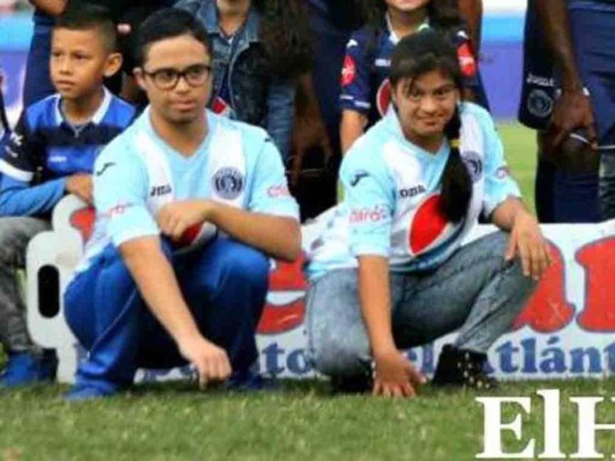 Jorge y Génesis, los aficionados incondicionales de Motagua