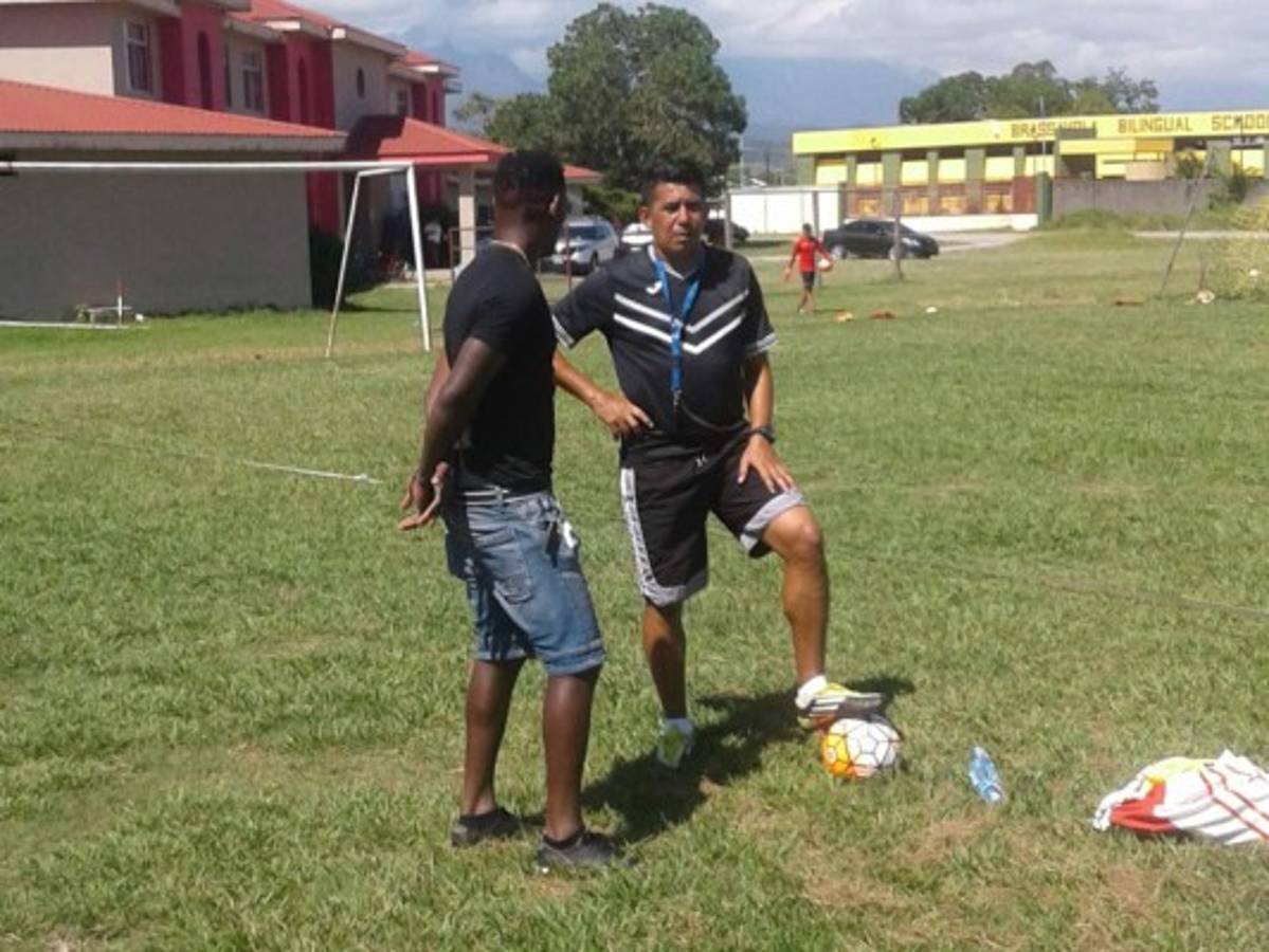 Romell Quioto llega de visita entrenamiento del Vida