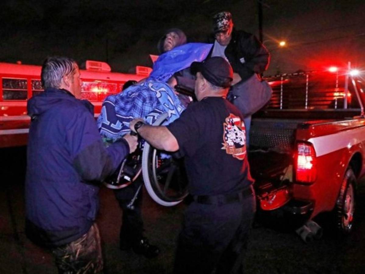 Huracán Harvey ahora amenaza a Lousiana