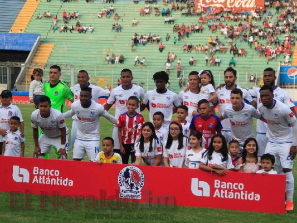 El equipo que mandó Troglio a pelear ante Real Sociedad posa ante las cámaras en el Nacional. (Fotos: Ronal Aceituno / EL HERALDO)