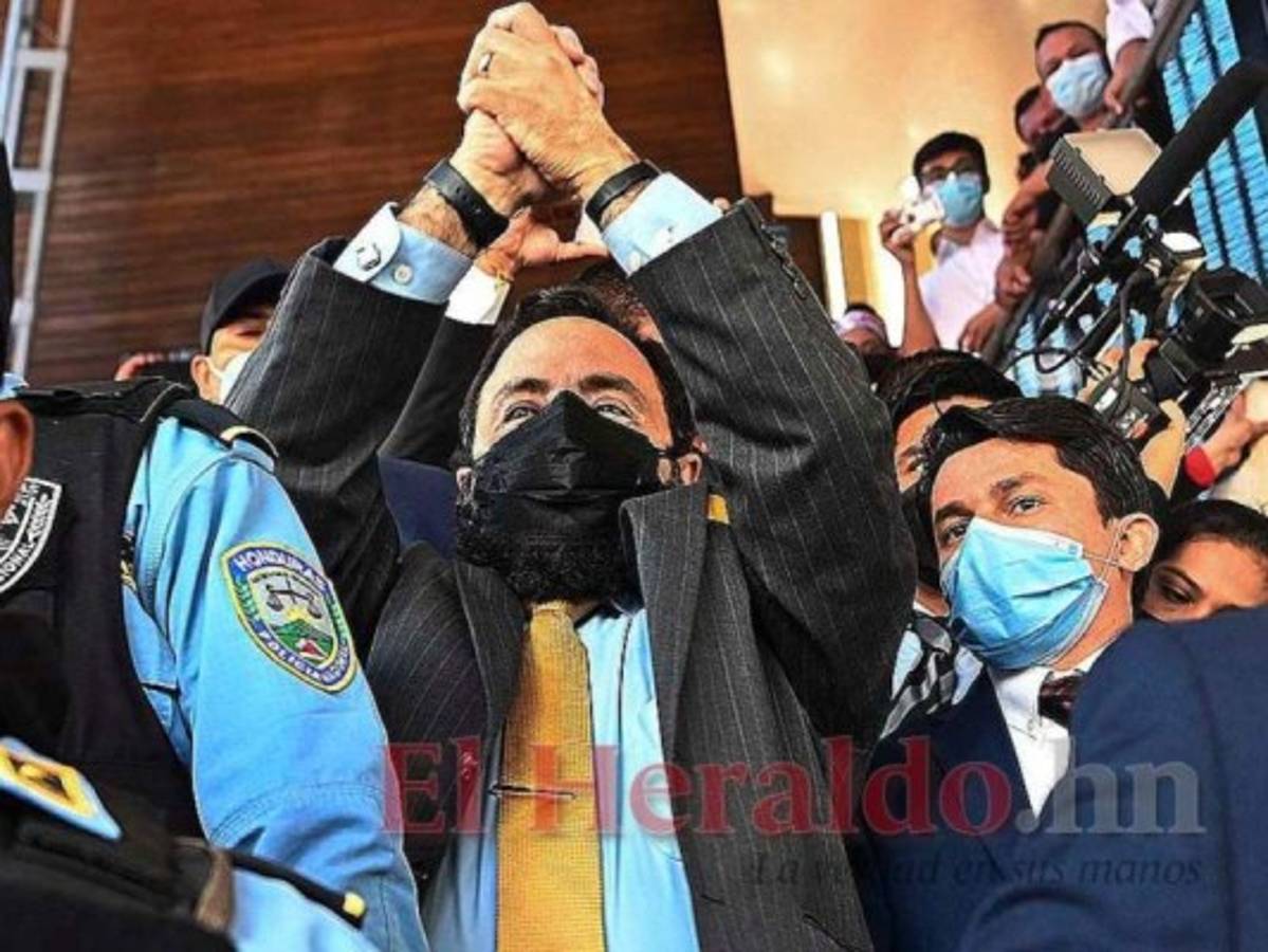 Luis Redondo, el titular de la junta directiva paralela, realizó la primera legislatura en el edificio del Congreso. Foto: El Heraldo